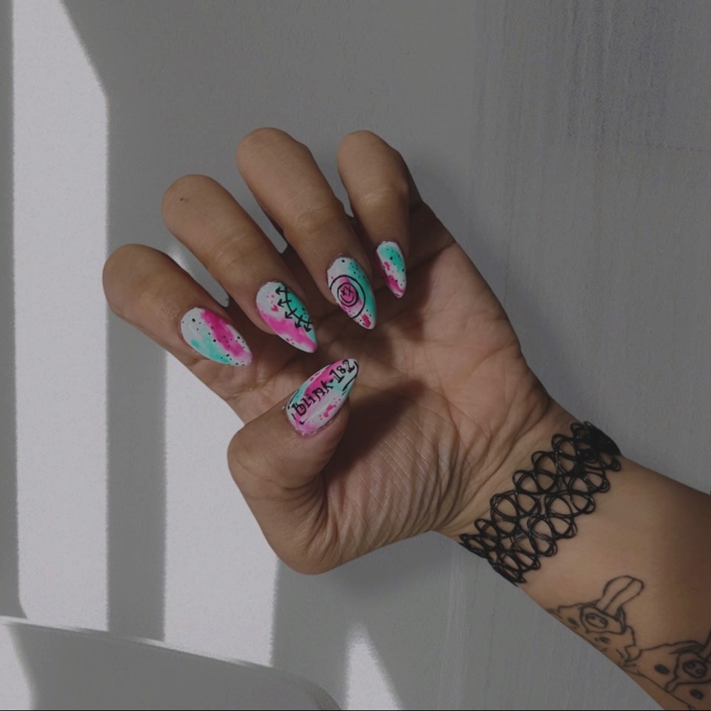 HANDPAINTED BLINK 182 POP PUNK PRESS ON GEL NAILS